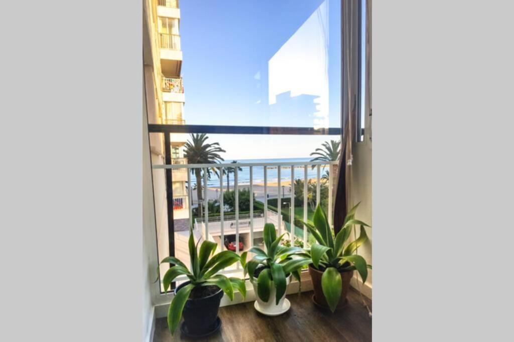 Apartamento Recien Reformado En Primera Linea Con Vistas A La Playa De La Almadraba Benicàssim Exterior foto